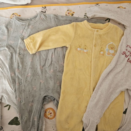 Baby rompers used, pack of 5 with Mothercare and Prenatal