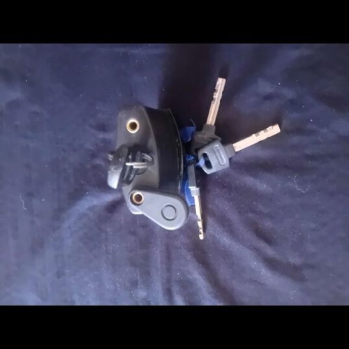 Montery padlock like new with vinyl cover and 4 keys