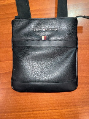 Men's Tommy Hilfiger shoulder bag like new, black