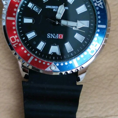 Men's quartz watch new with two-tone bezel and silicone strap
