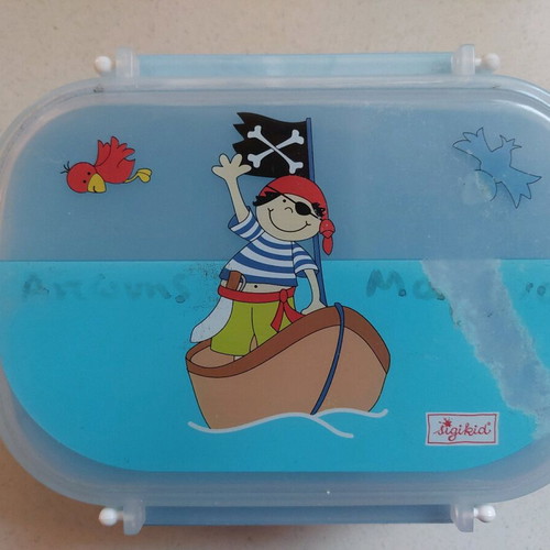 Sigikid lunchbox used for kids with inner compartment