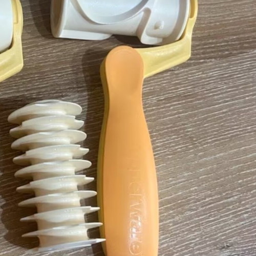 Tupperware dough roller new with 2 replacement parts and patterns