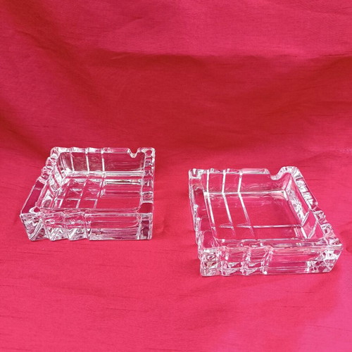 Glass ashtrays square shape like new, set of 2 pieces