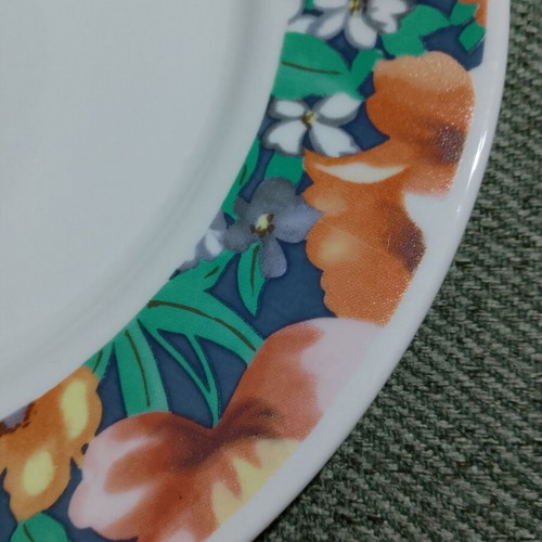 Dinnerware set with large platter