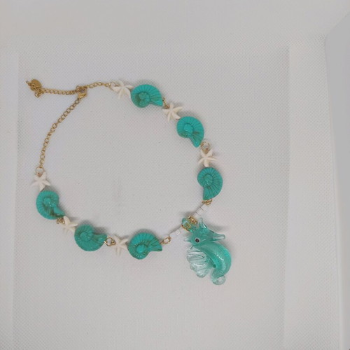 Murano seahorse choker like new, acrylic shells and stainless steel