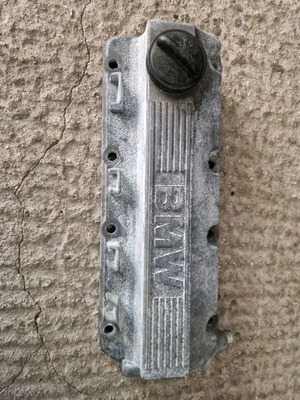 BMW e30/e34/e36 valve cover used for m40 engine