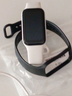 Xiaomi Smart Band 8 Active like new with white strap and spare band