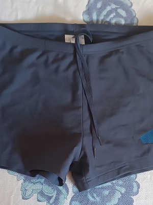 Ανδρικό αθλητικό μαγιό boxer Adidas, σκούρο γκρι με μπλε σχέδιο, μέγεθος M
