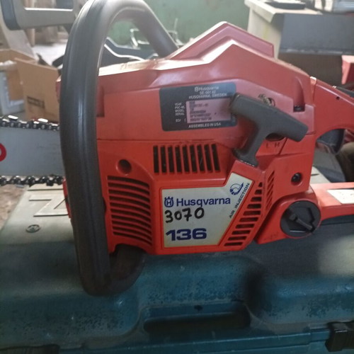 Husqvarna 136 chainsaw like new, 36 cc, 2.2 hp