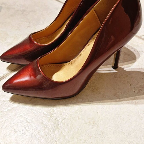 Patent leather burgundy pumps like new with 10cm heel size 36