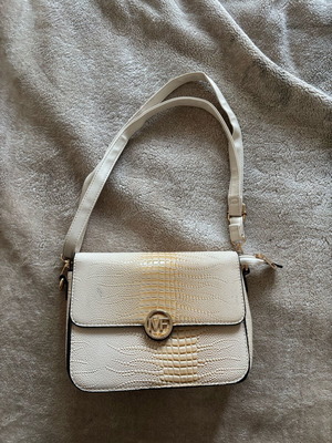 MK crossbody bag like new, beige