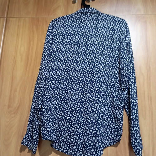 Women's dark blue shirt with white flowers, like new, size S/M