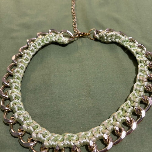 Jewelry set like new, green and gold colors