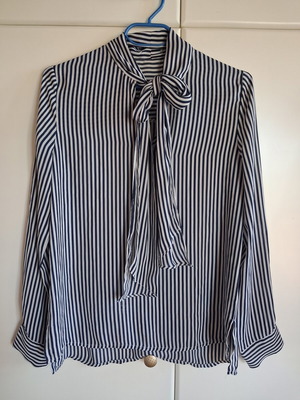 Striped shirt white with blue stripes like new, special tie