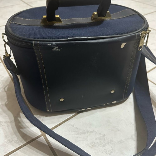 Cosmetic carrying case used, blue