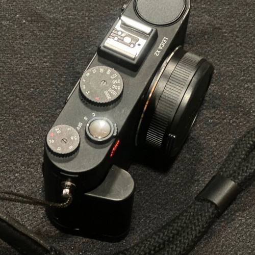 Leica X2 κάμερα μεταχειρισμένη με φορτιστή, grip, λουρί και δύο μπαταρίες
