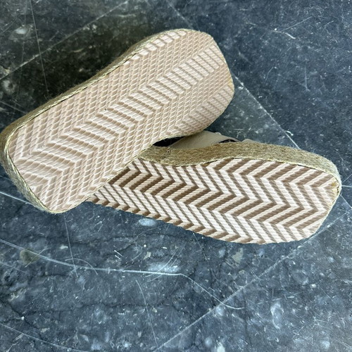 Runnerboss sandals size 40 like new, beige leather platform