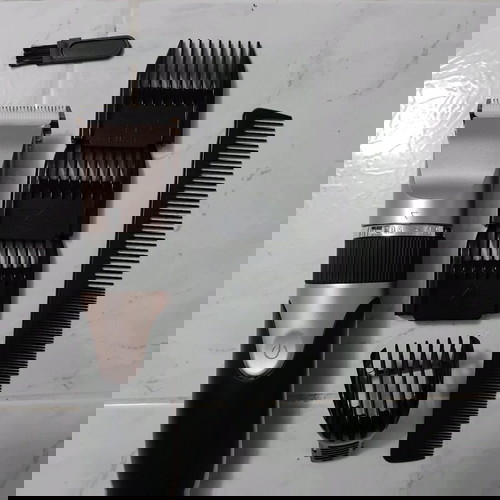 Ξυριστική - Κουρευτική Μηχανή μεταχειρισμένη με αποσπώμενες σχάρες και οθόνη