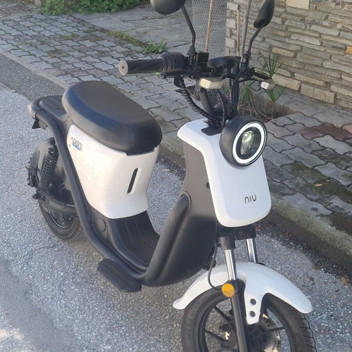 Niu Uqi white used electric scooter excellent condition