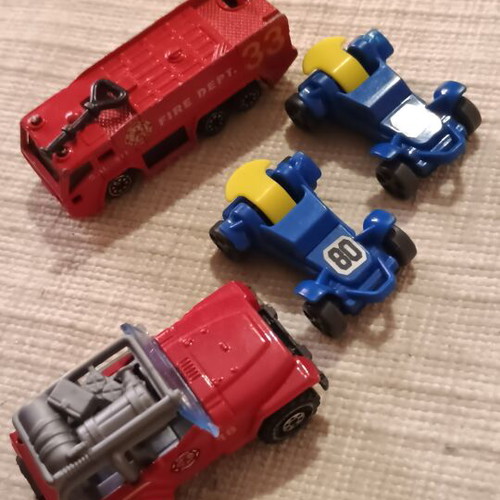 Toy car set like new, pack of 4