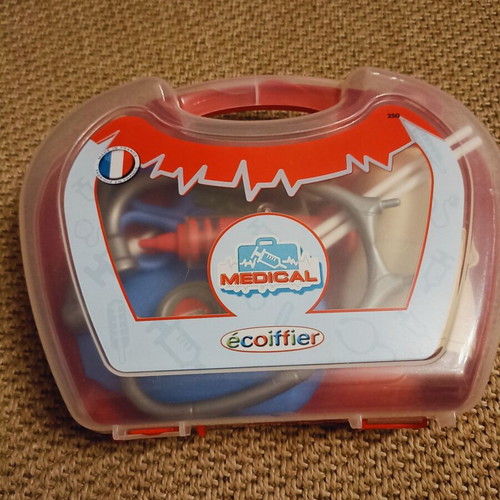 Ecoiffier medical instrument set in case like new