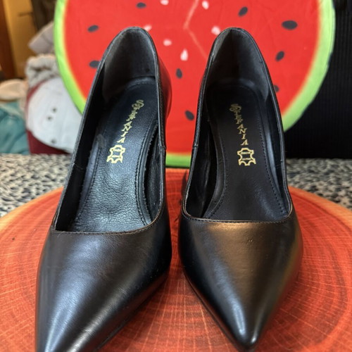Stefania Genuine Leather Black Pumps Size 39 like new
