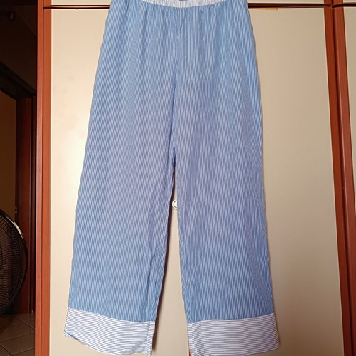 Pink Woman airy pants size M, like new, white and blue