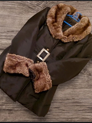 Brown fur-trimmed jacket coat large like new