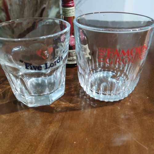 Whisky glasses collectible like new, Five Lords and Famous Grouse