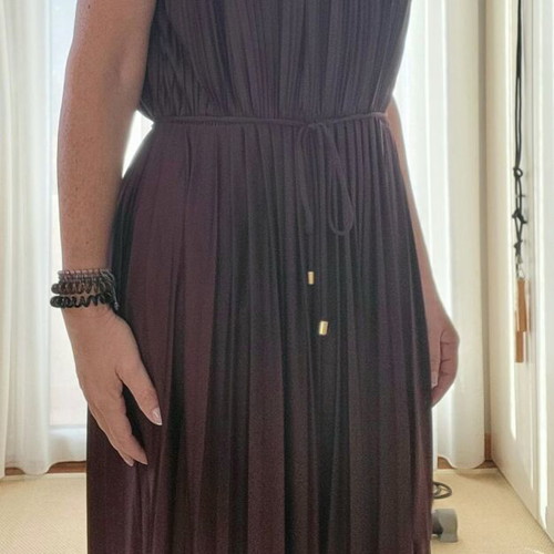 Pleated dress H&M new, medium size, burgundy with belt