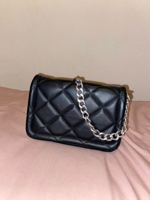 Stradivarius handbag used, black with chain strap