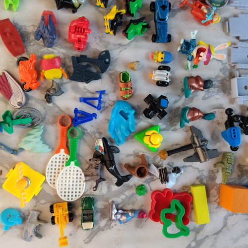 Kinder figures and miniatures used, including Bob Builder, Sonic, Rabbids