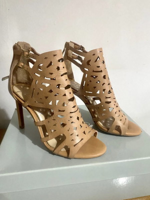 Πέδιλα Jessica Simpson μπεζ ψηλοτάκουνα σαν καινούργια