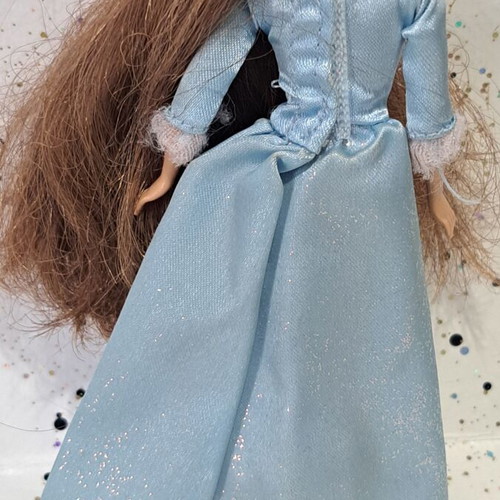 Barbie Erika Mini Kingdom doll like new, incomplete with flaws