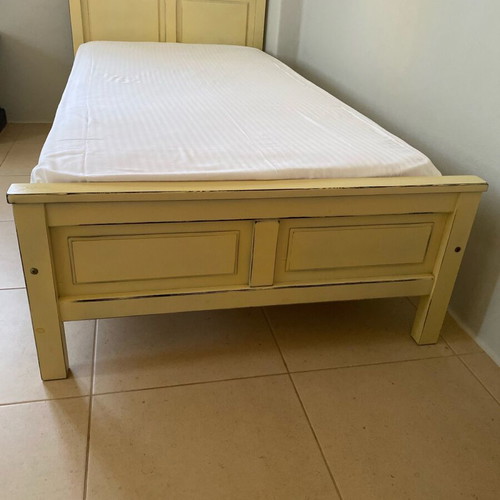 Wooden single beds like new, set of 2