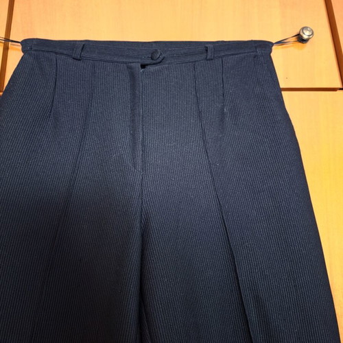 Pants black used, size small with narrow waist
