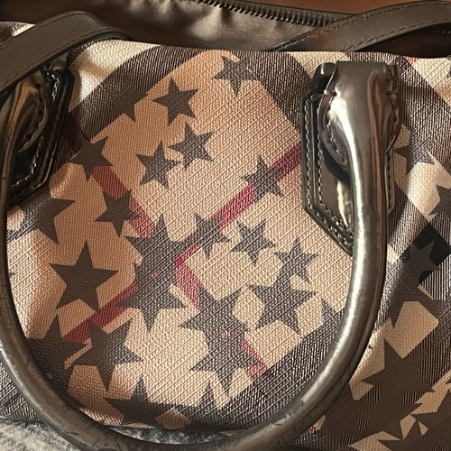 Burberry barrel handbag like new, authentic