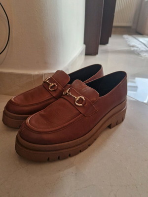 Fratelli Petridi women's loafer shoes tan like new