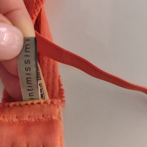 Intimissimi bra 80B coral lace like new, wireless, padded