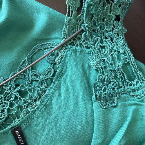 Guess jeans mako t-shirt with lace back XL like new, green