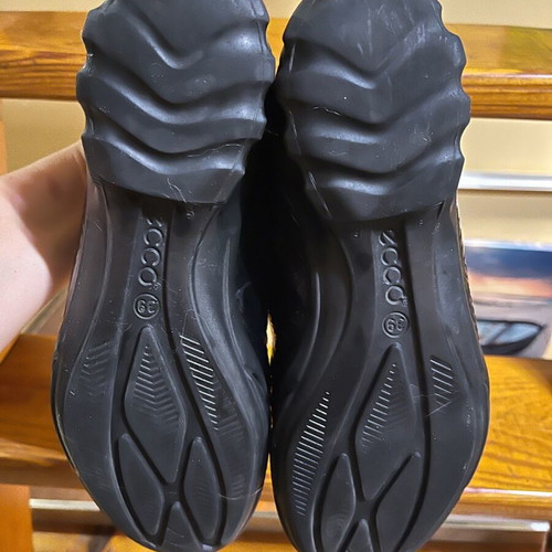 Ecco women's sport shoes black like new size 40