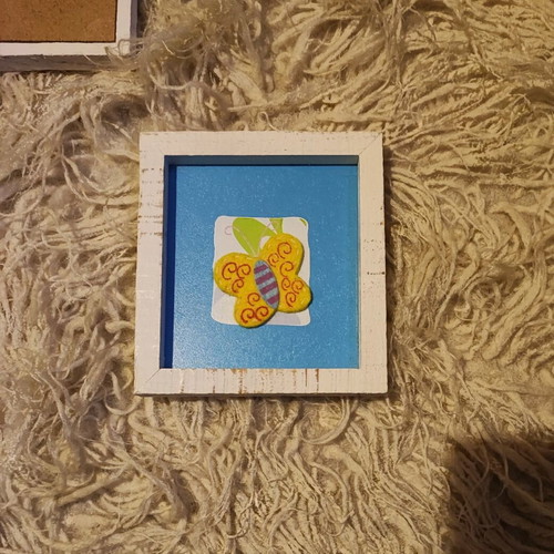 Small frames like new with butterfly design, set of two