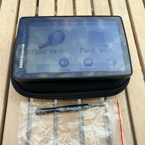 BMW Motorrad VI used with case, screwdriver and charging cable