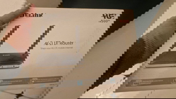 D-Link DWR-921 4G LTE Router sim