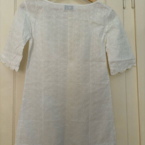 Tunic like new, white with embroidery, size XS