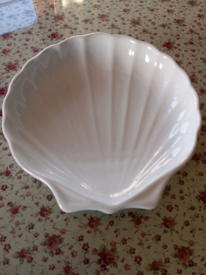 Porcelain clam shell large platter 35×33 cm like new