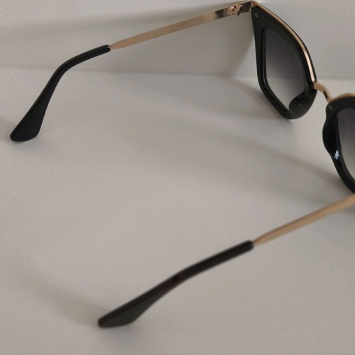 Sunglasses like new with ombre lenses and gold frame