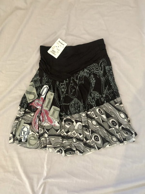 Φούστα Desigual καινούργια, 100% viscose με παγιέτες και patchwork, μέγεθος S