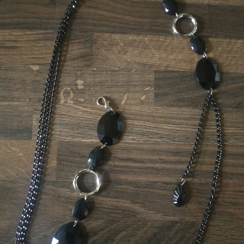 Necklace like new, black and tall