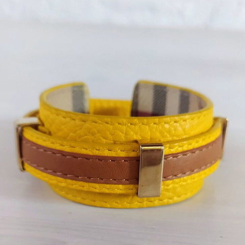 Burberry bracelet for hand like new, brown and yellow